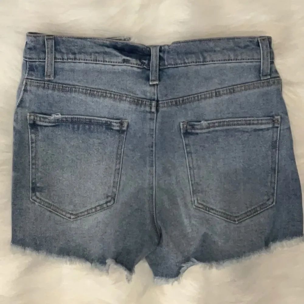 Shorts - Picture 3 of 4